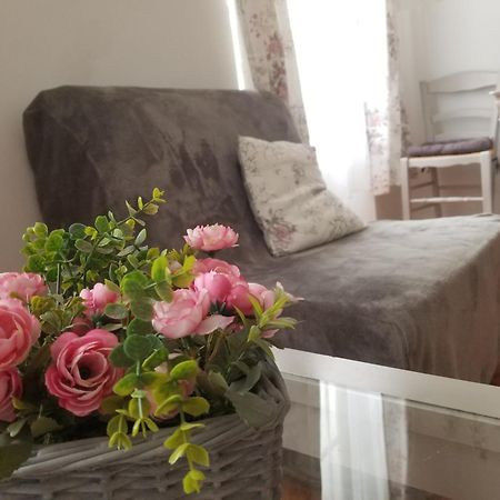 Апартаменты Joli T2 De 40M² A Louer A Ле-Мюи Экстерьер фото